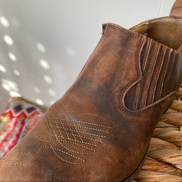 Frye Western Ankle Bootie Brown Leather - Picture 7 of 7